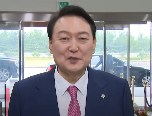 윤석열 대통령 출근길 / MBCNEWS