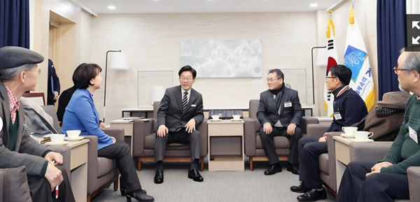 경기도지사 시절 '선감학원' 피해자들과 만나는 자리