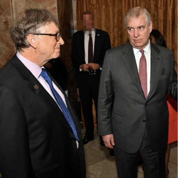 빌 게이츠와 스티브 배넌. House Oversight Democrats