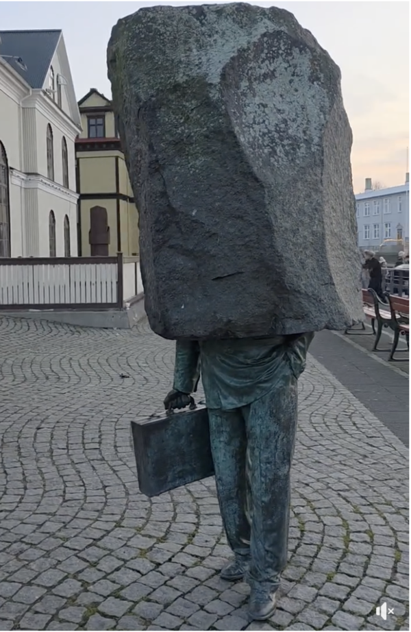 마그누스 토마손(Magnús Tómasson)의 '가장(家長)의 무게'. 사진 박선영