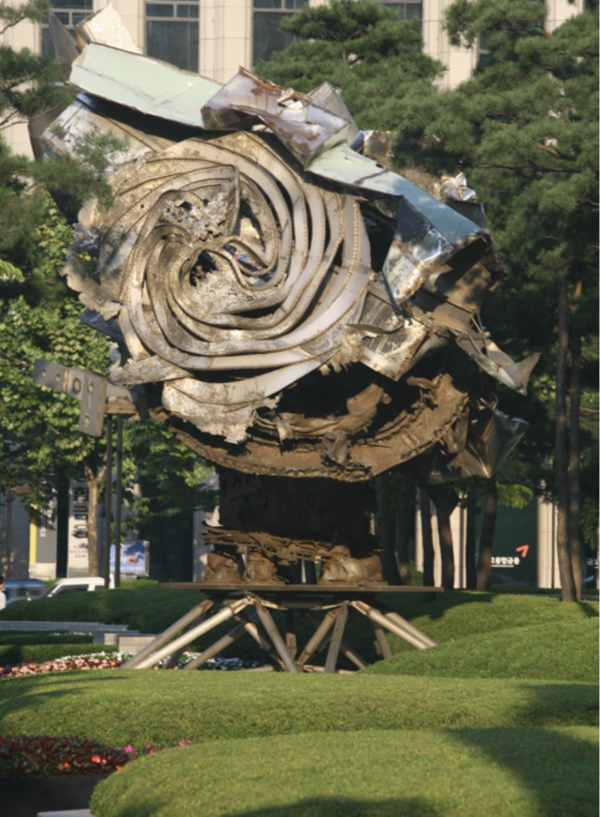 포스코빌딩 앞 조형물 '아마벨'. 사진 포스코그룹